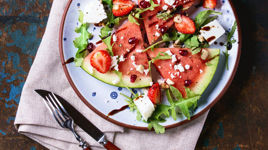 Köstlichkeiten aus saisonalen Produkten: Salat aus Wassermelone und Feta
