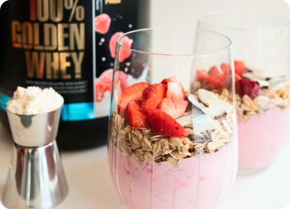 Strawberry proteing overnight oats
