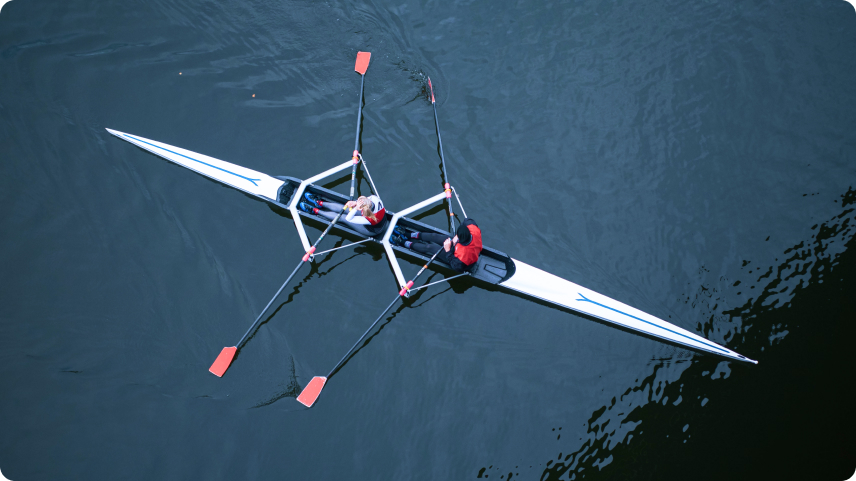 Rowers in the middle of a river